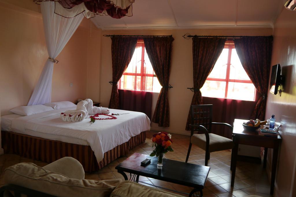 Jumuia Hotel Кисуму Екстериор снимка