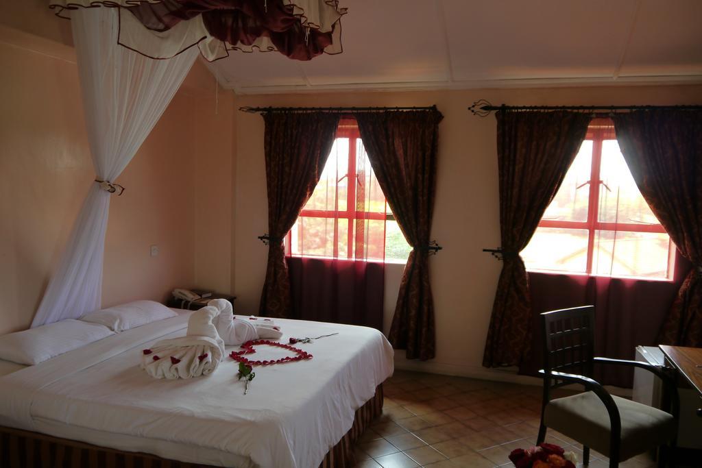 Jumuia Hotel Кисуму Екстериор снимка