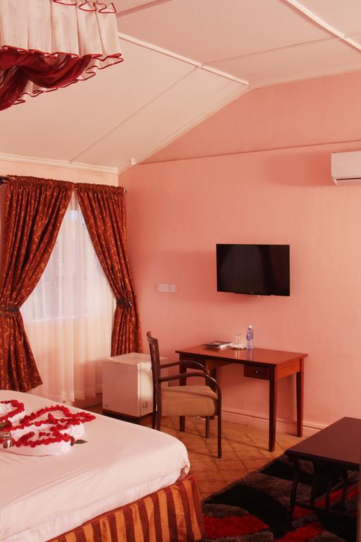 Jumuia Hotel Кисуму Екстериор снимка