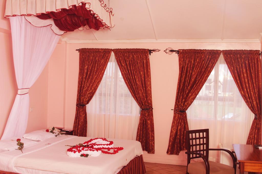 Jumuia Hotel Кисуму Екстериор снимка