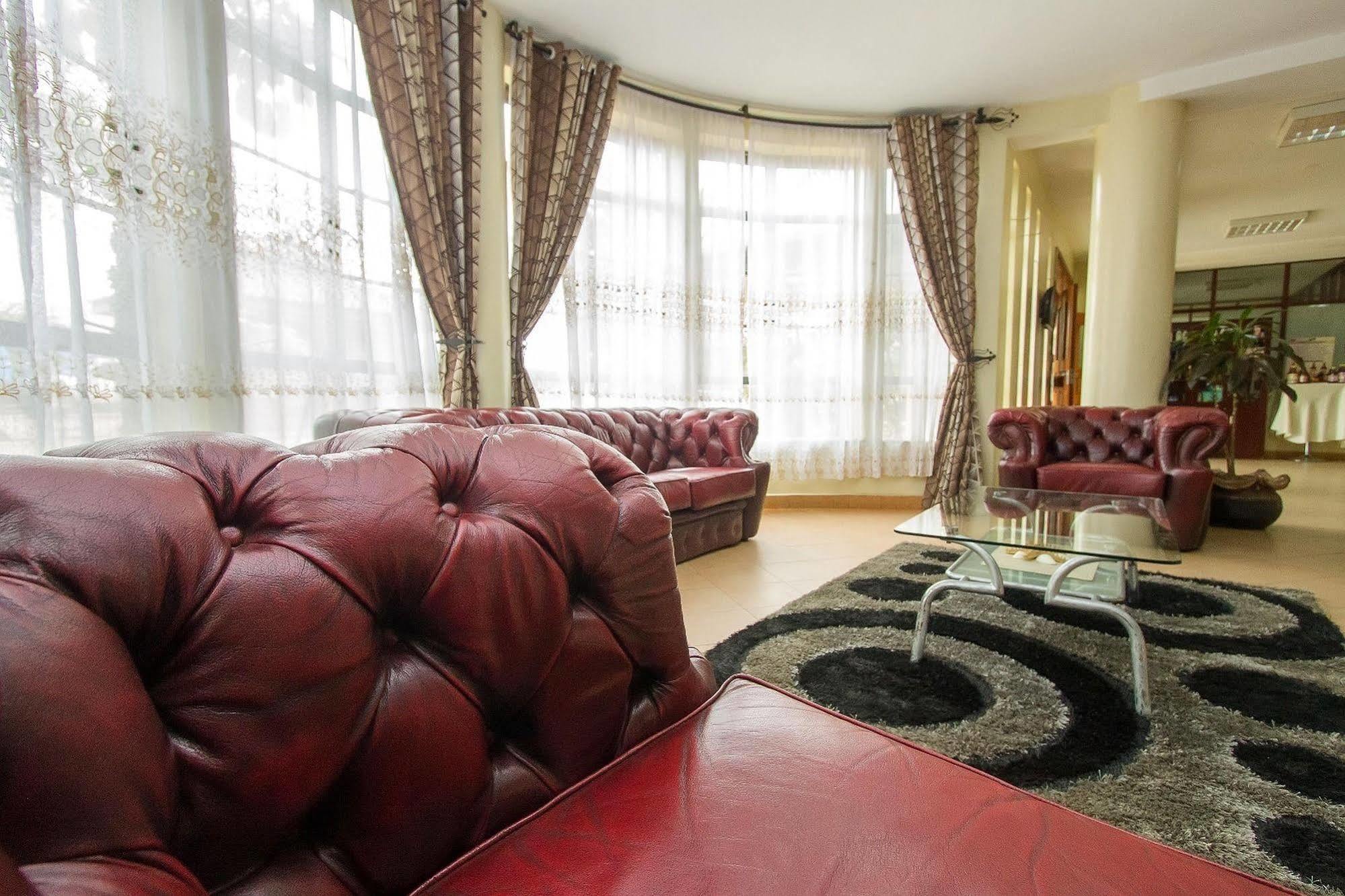 Jumuia Hotel Кисуму Екстериор снимка